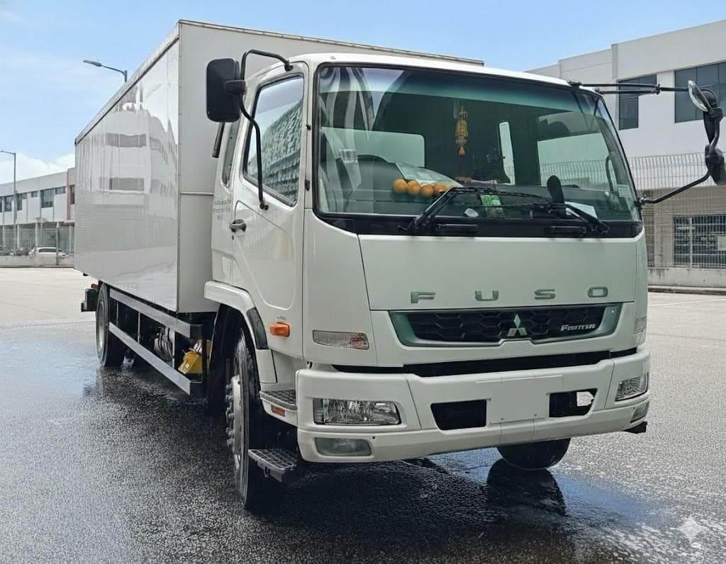 24ft Isuzu Truck